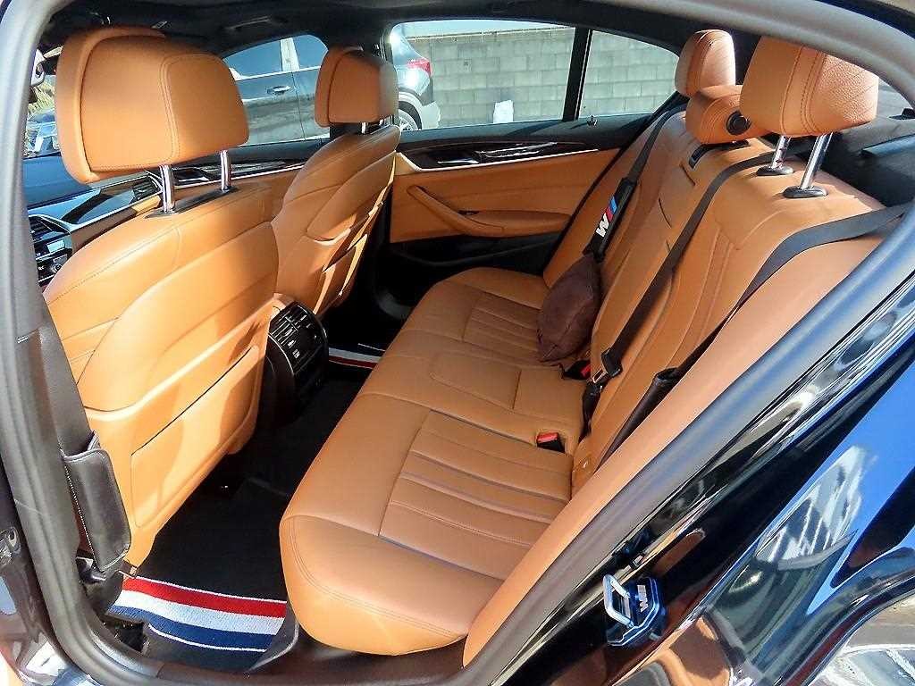 BMW 5시리즈 5시리즈 (G30) 520i M 스포츠 이미지 6