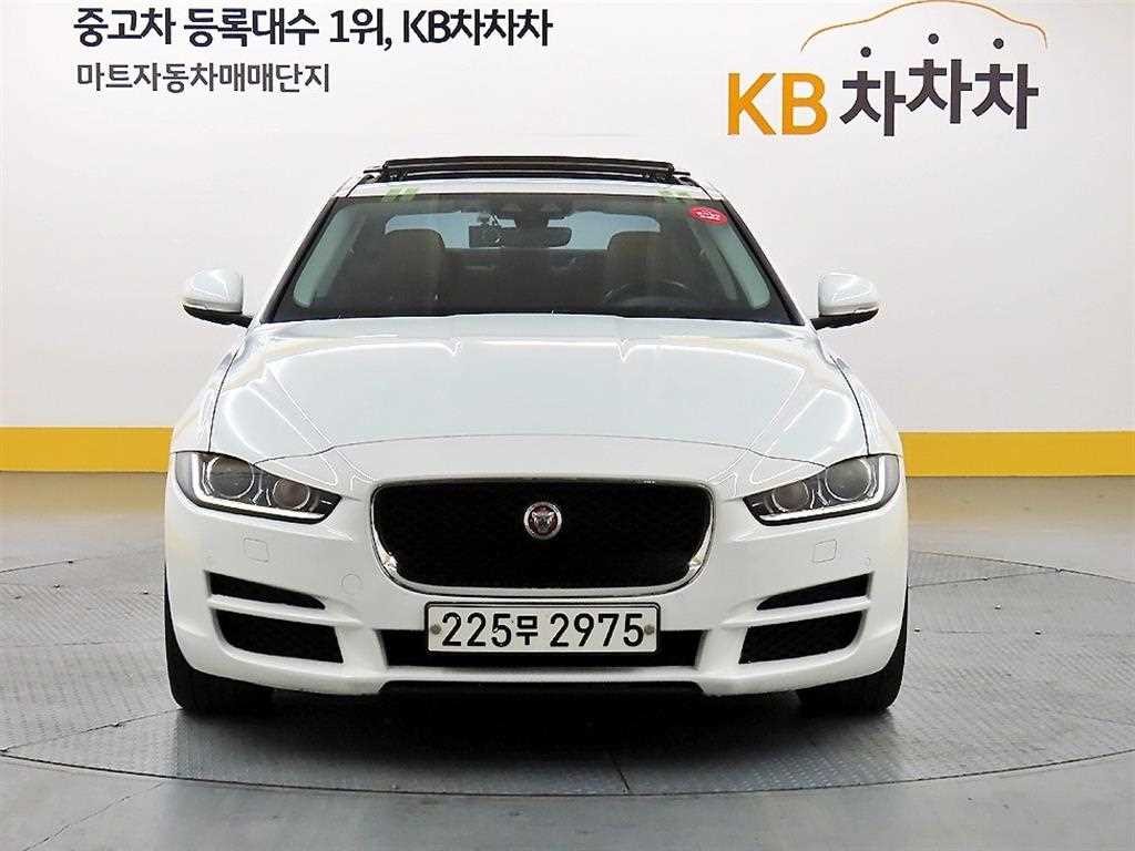 재규어 XE 2.0D 프레스티지 이미지 1