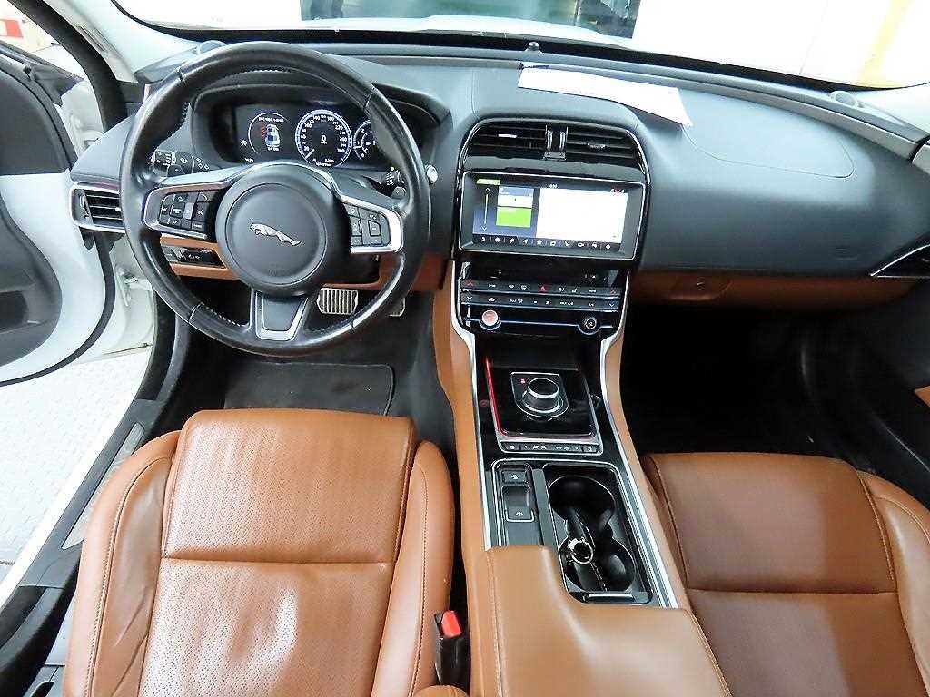 재규어 XE 2.0D 프레스티지 이미지 13