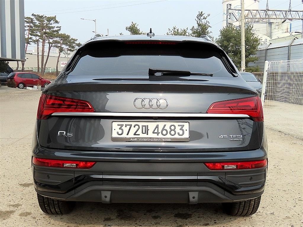 아우디 Q5 Q5 (FY) 45 TFSI 콰트로 스포트백 이미지 4