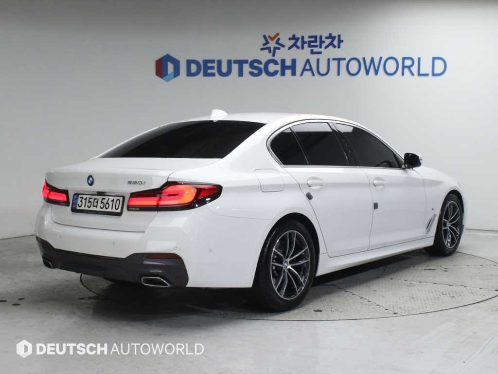 BMW 5시리즈 5시리즈 (G30) 520i M 스포츠 이미지 2