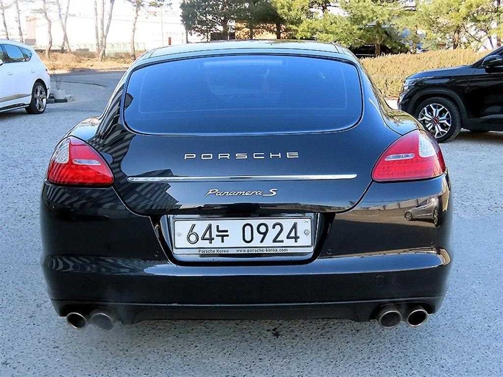포르쉐 파나메라 4.8 S 이미지 4