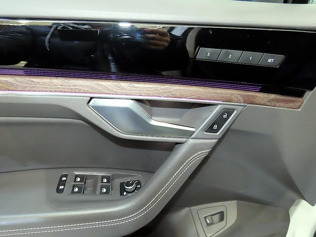 폭스바겐 투아렉 투아렉 3세대 3.0 TDI 프레스티지 이미지 13