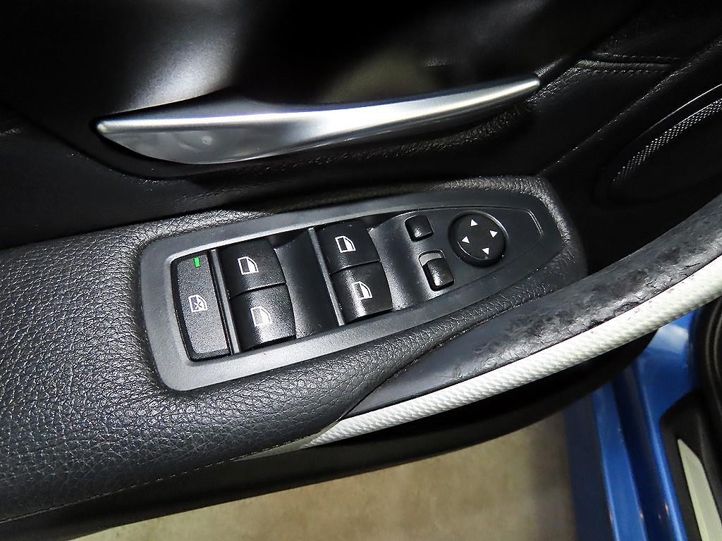 BMW 3시리즈 3시리즈 (F30) 320d 투어링 M 퍼포먼스 에디션 이미지 13