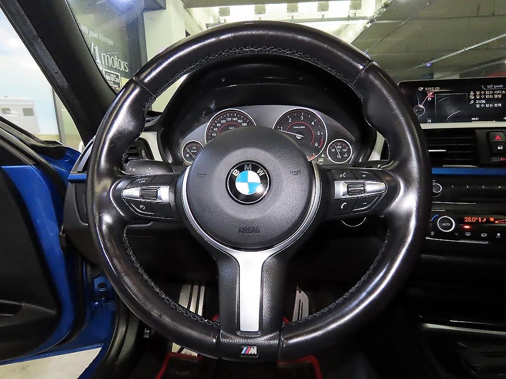 BMW 3시리즈 3시리즈 (F30) 320d 투어링 M 퍼포먼스 에디션 이미지 8