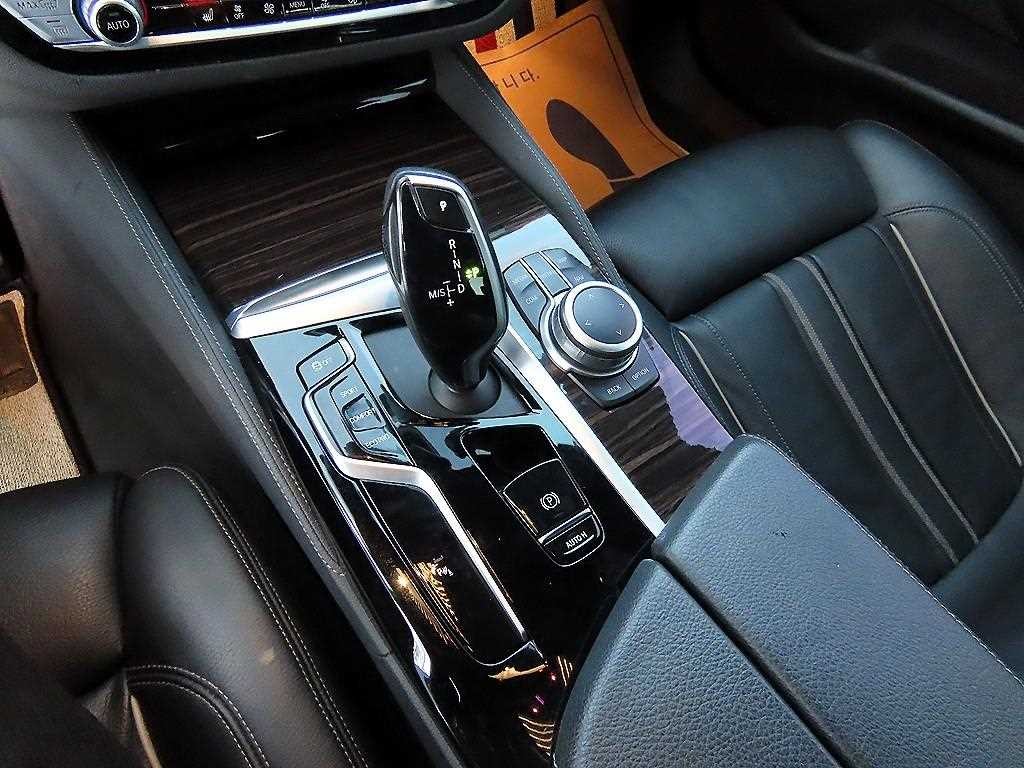 BMW 5시리즈 5시리즈 (G30) 520i M 스포츠 이미지 11