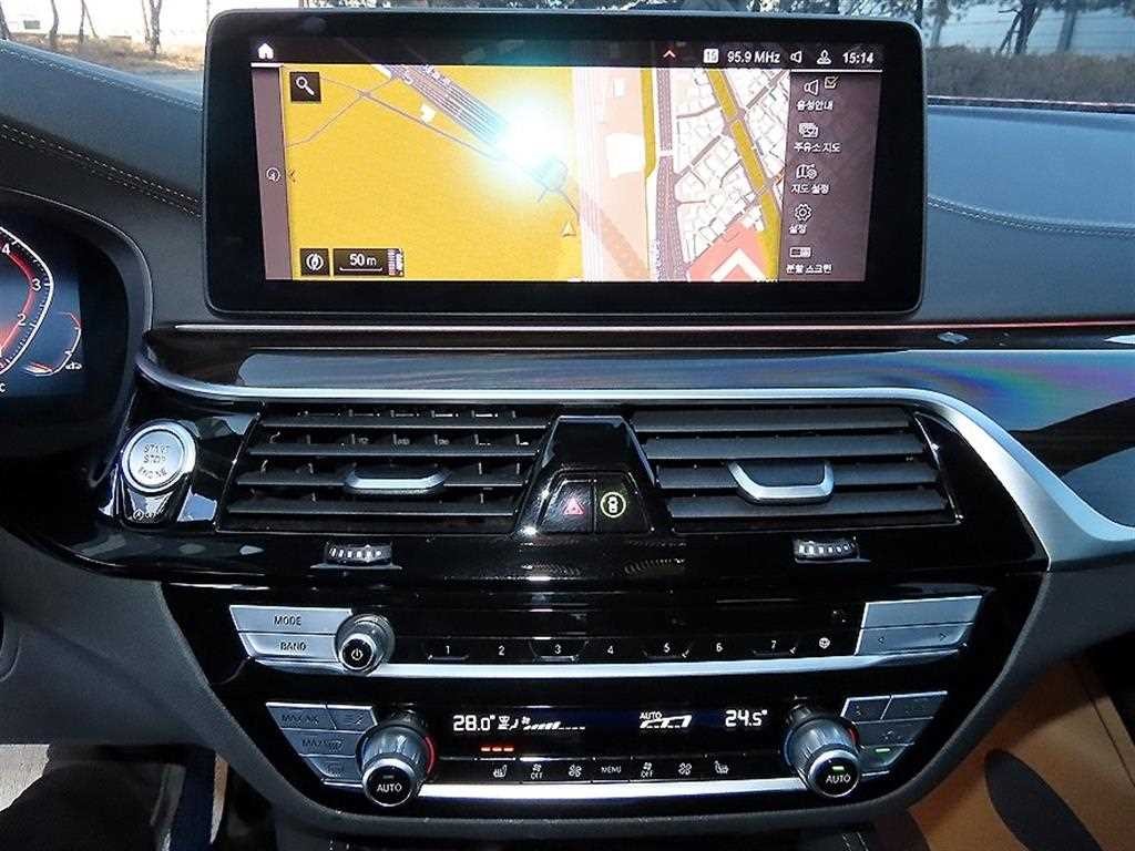 BMW 5시리즈 5시리즈 (G30) 520i M 스포츠 이미지 13