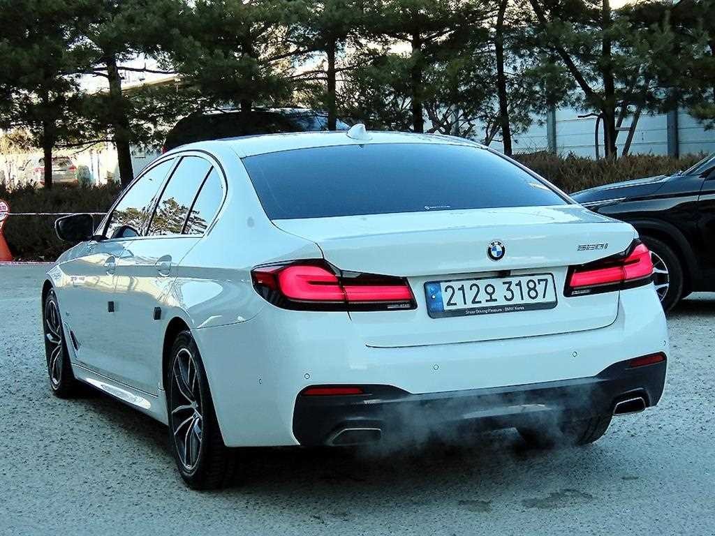 BMW 5시리즈 5시리즈 (G30) 520i M 스포츠 이미지 3