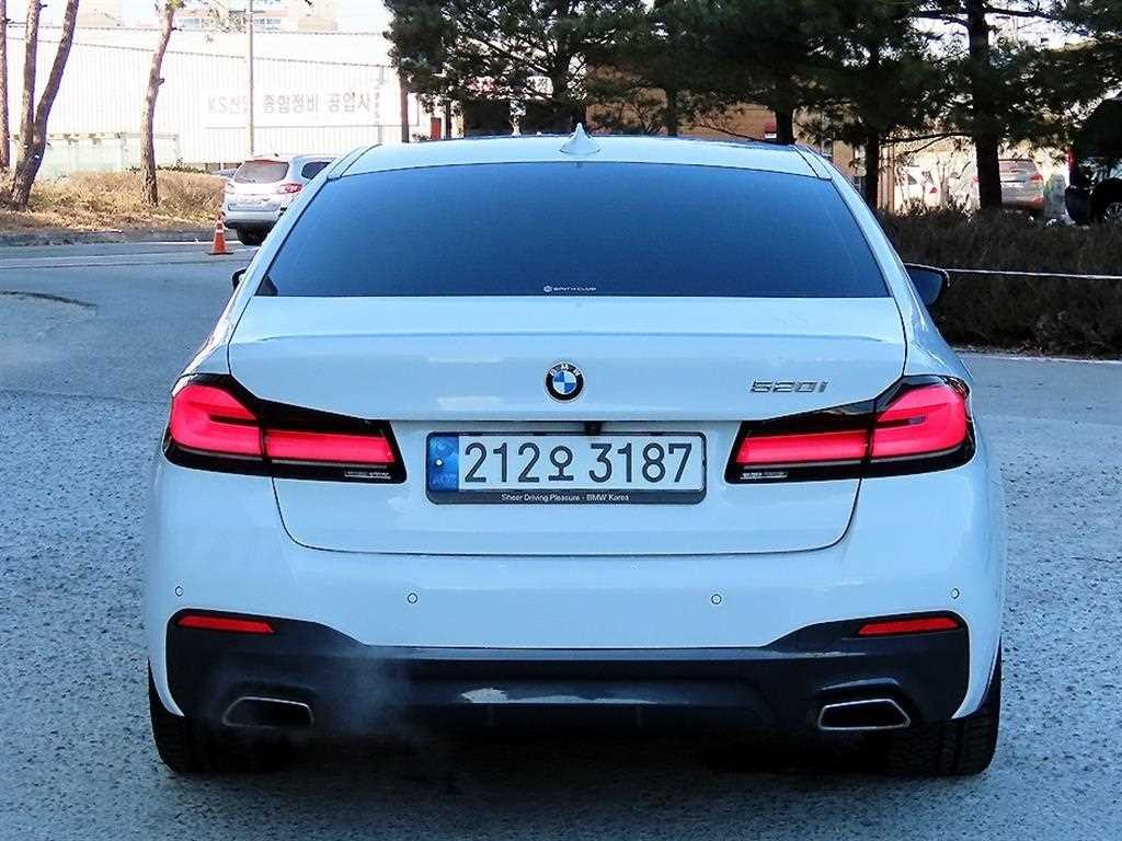 BMW 5시리즈 5시리즈 (G30) 520i M 스포츠 이미지 4