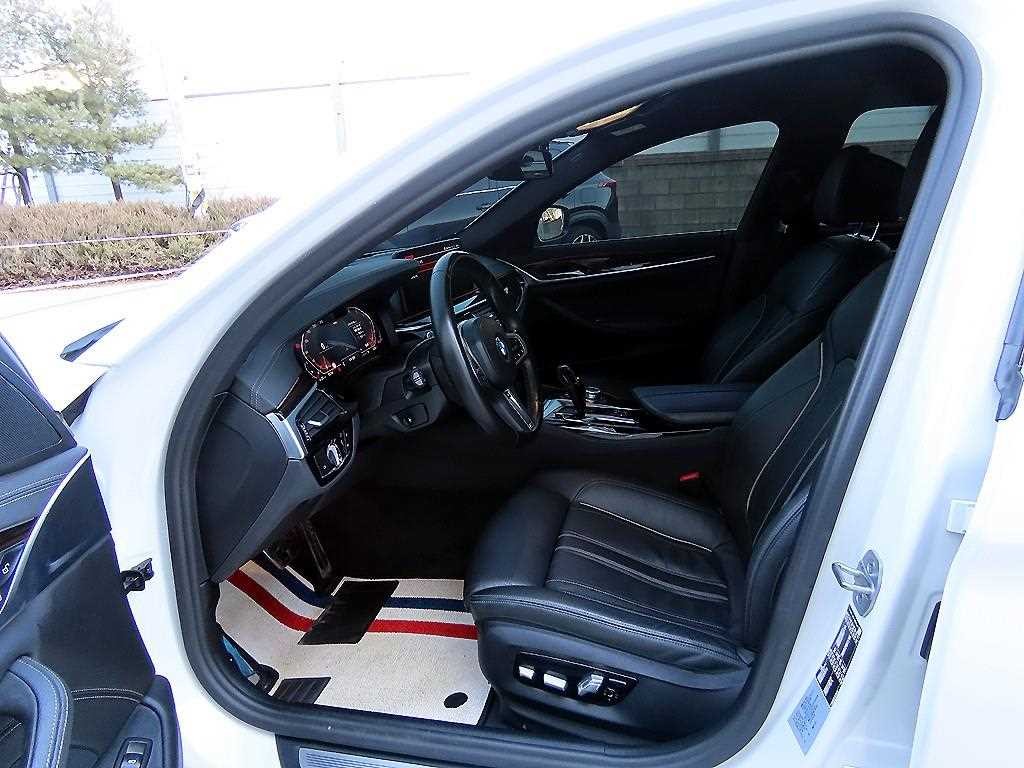 BMW 5시리즈 5시리즈 (G30) 520i M 스포츠 이미지 5