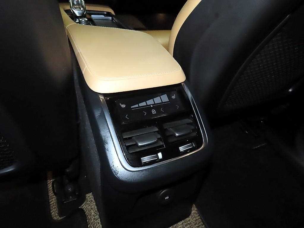 볼보 XC90 XC90 2세대 2.0 T8 AWD 인스크립션 이미지 14