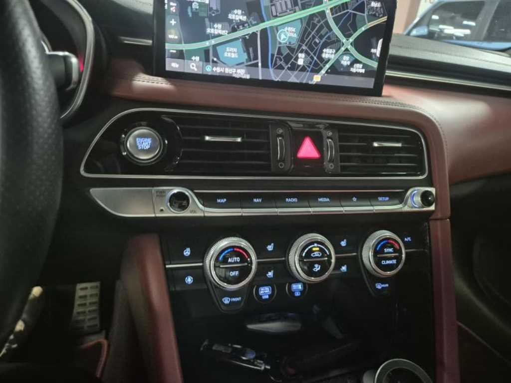 제네시스 G70 더 뉴 G70 가솔린 2.0T 2WD 스포츠 패키지 이미지 12