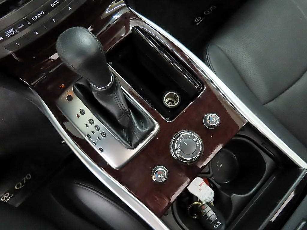 인피니티 Q Q70 3.7AWD 이미지 10