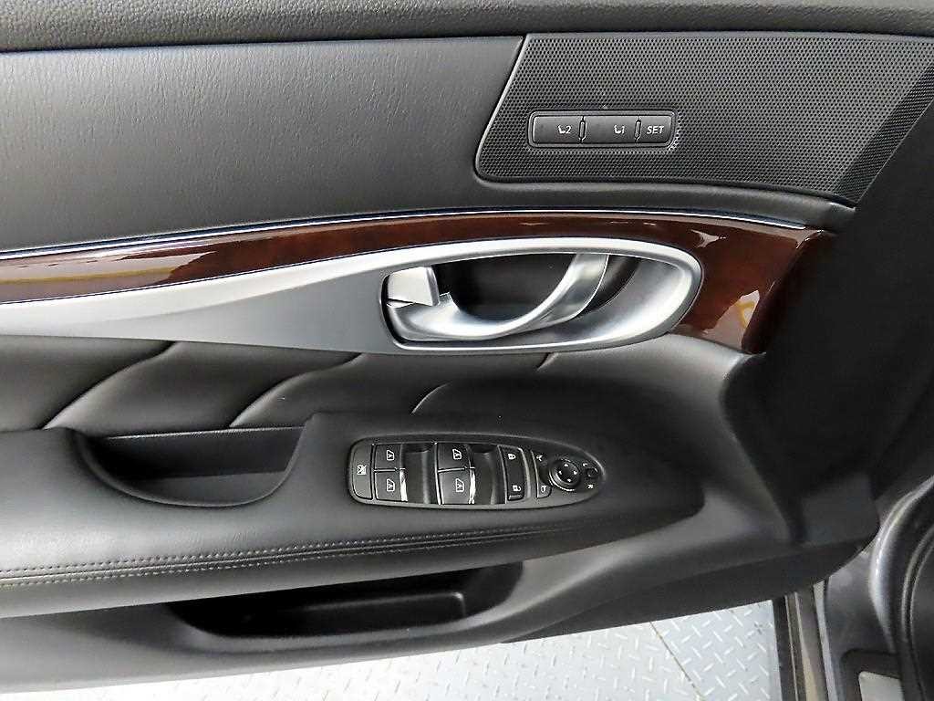인피니티 Q Q70 3.7AWD 이미지 11
