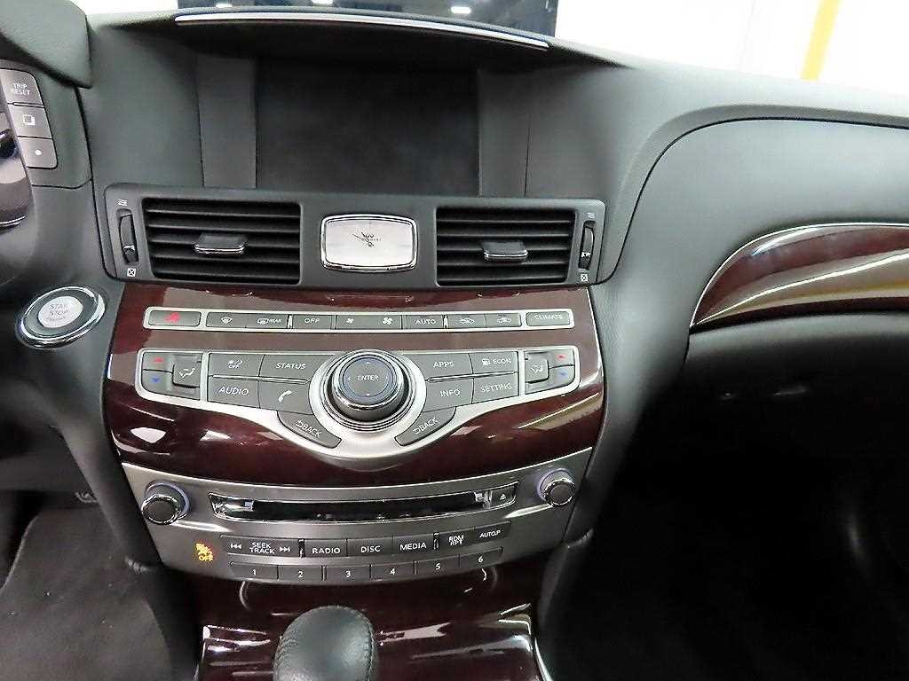 인피니티 Q Q70 3.7AWD 이미지 14