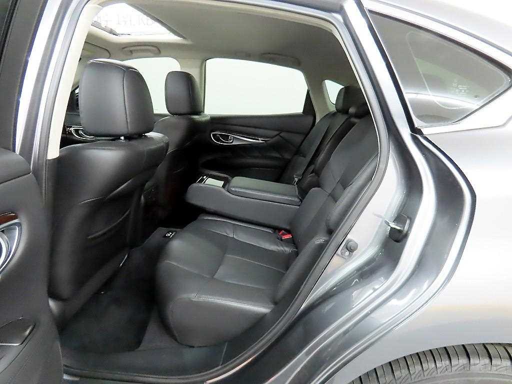 인피니티 Q Q70 3.7AWD 이미지 6