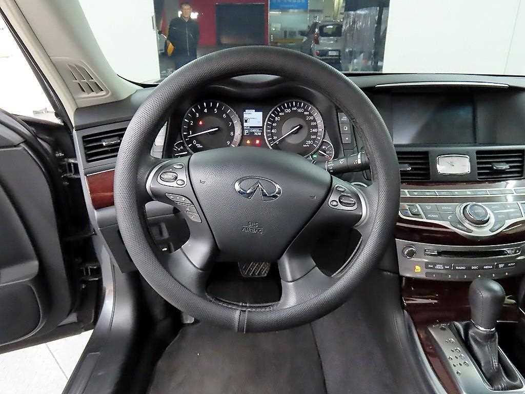 인피니티 Q Q70 3.7AWD 이미지 9