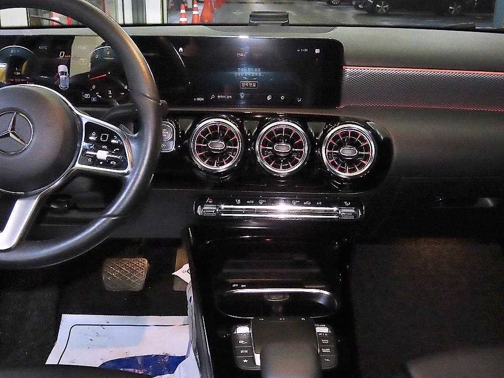 벤츠 A 클래스 A클래스 W177 A220 세단 이미지 11