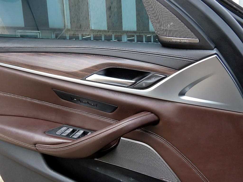 BMW 5시리즈 5시리즈 (G30) 520i M 스포츠 이미지 12