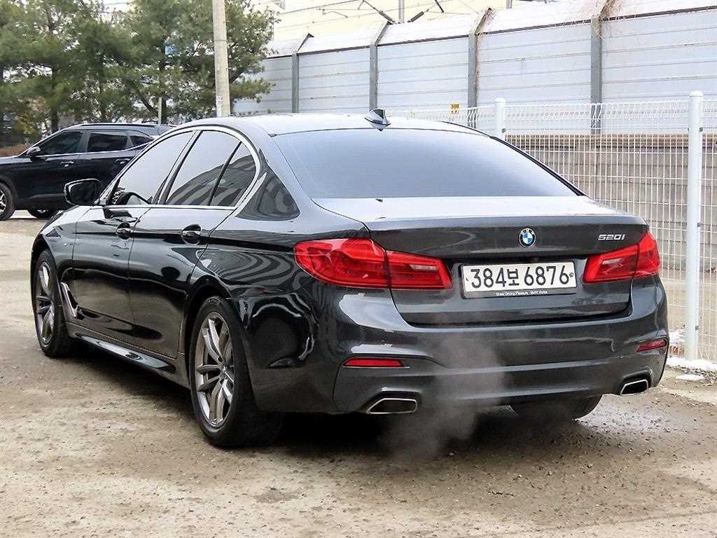 BMW 5시리즈 5시리즈 (G30) 520i M 스포츠 이미지 3
