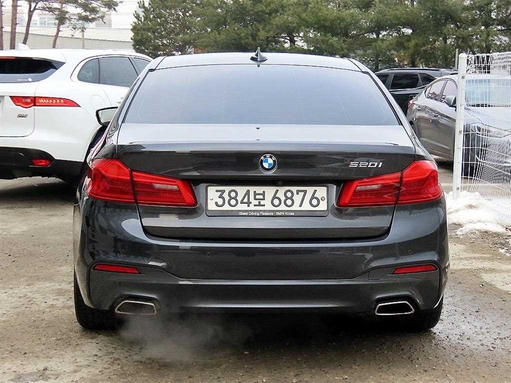 BMW 5시리즈 5시리즈 (G30) 520i M 스포츠 이미지 4