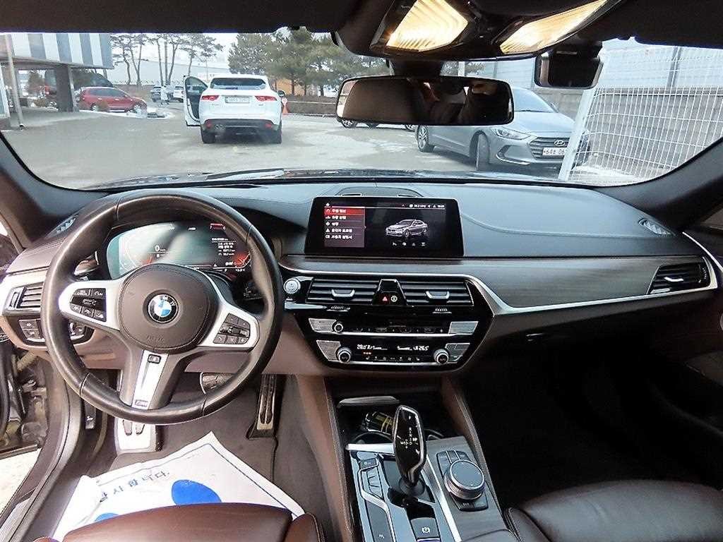 BMW 5시리즈 5시리즈 (G30) 520i M 스포츠 이미지 7