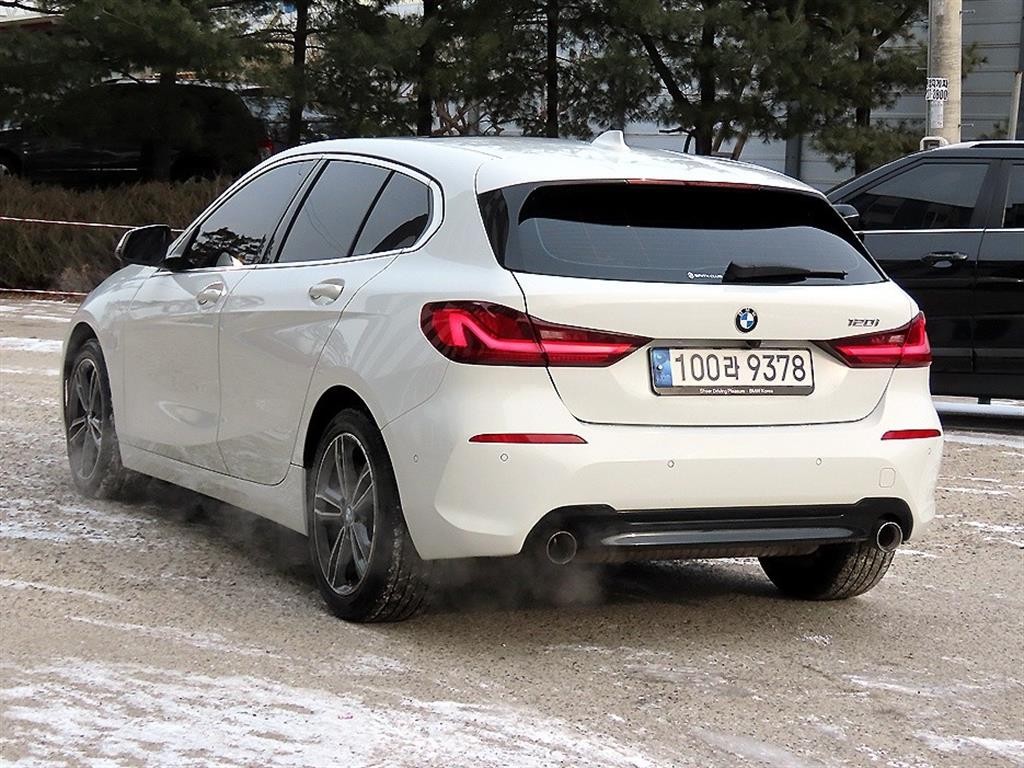 BMW 1시리즈 1시리즈 (F40) 120i 스포츠 이미지 3
