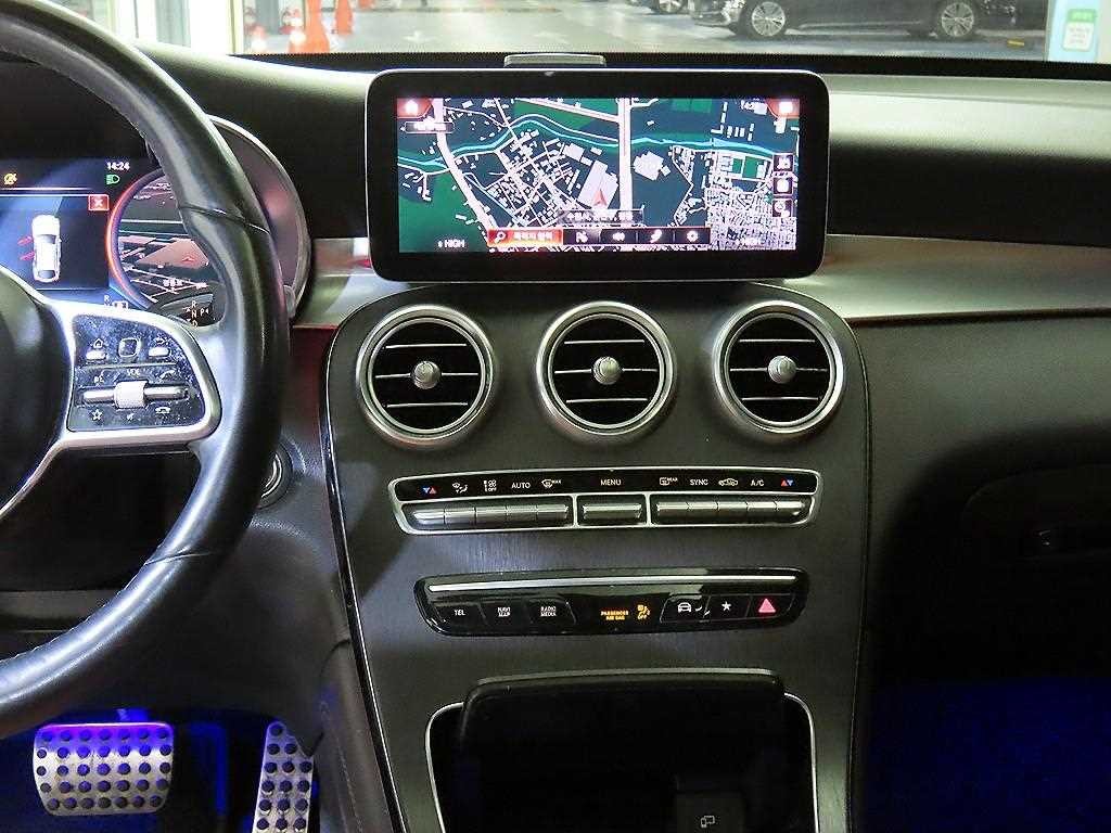 벤츠 GLC 클래스 GLC클래스 X253 GLC 300 4MATIC 쿠페 이미지 11