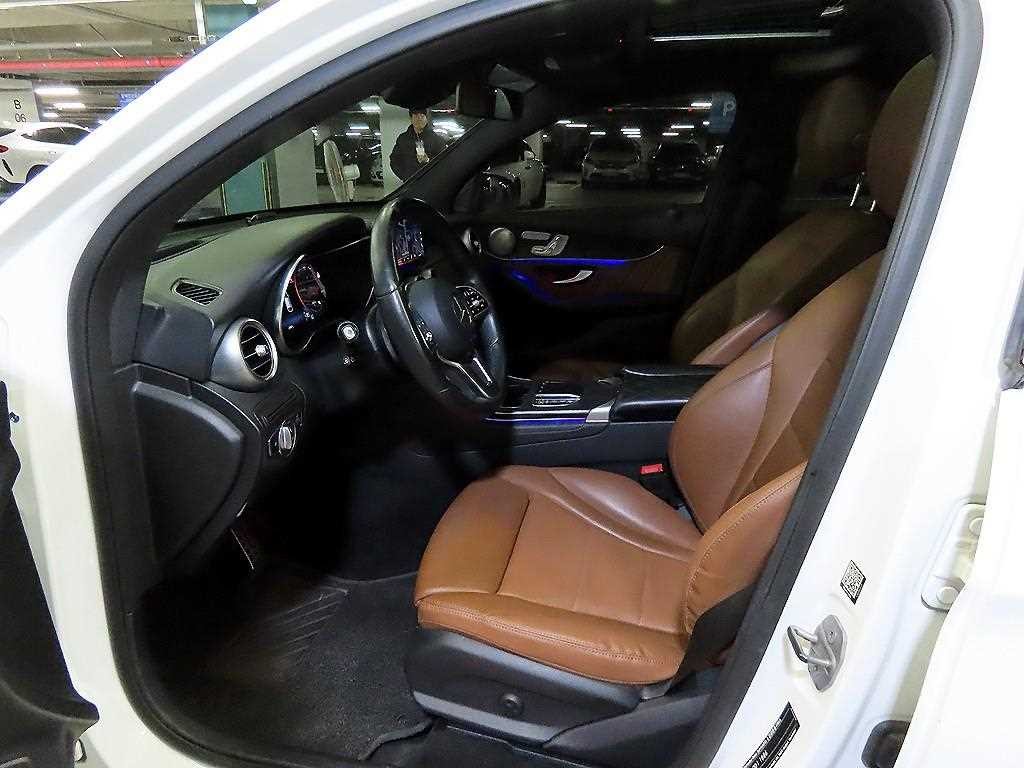 벤츠 GLC 클래스 GLC클래스 X253 GLC 300 4MATIC 쿠페 이미지 7