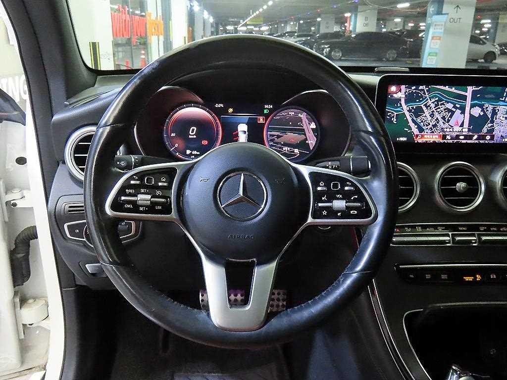 벤츠 GLC 클래스 GLC클래스 X253 GLC 300 4MATIC 쿠페 이미지 9