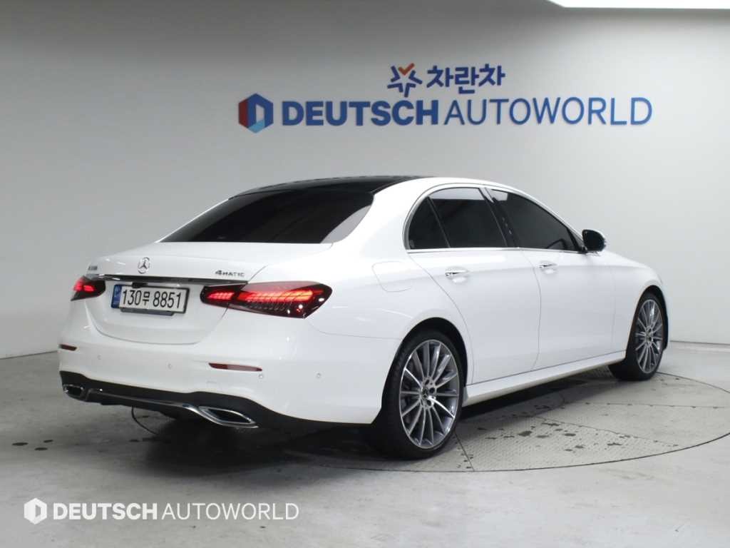 벤츠 E 클래스 E-클래스 W213 E300 4MATIC AMG LINE 이미지 2