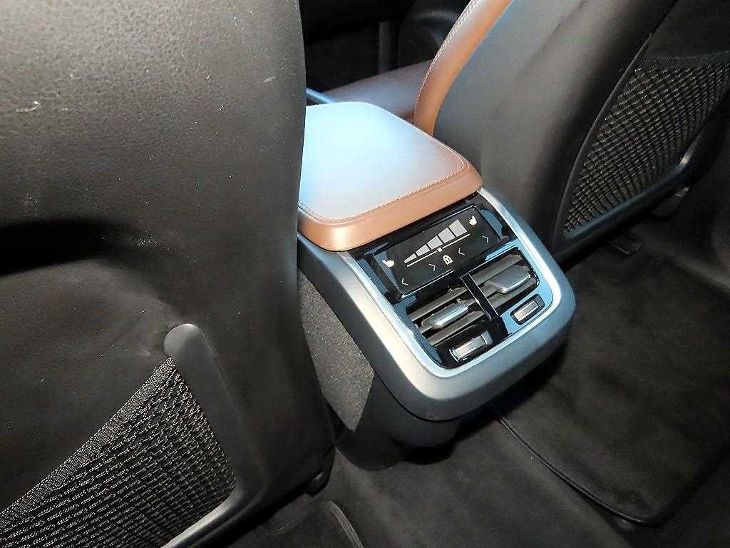 볼보 XC90 XC90 2세대 2.0 D5 AWD 인스크립션 이미지 15