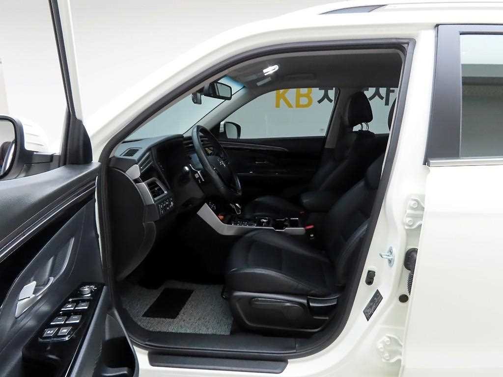 KG모빌리티(쌍용) 코란도 뷰티풀코란도 2WD 가솔린 1.5 C5 플러스 이미지 13