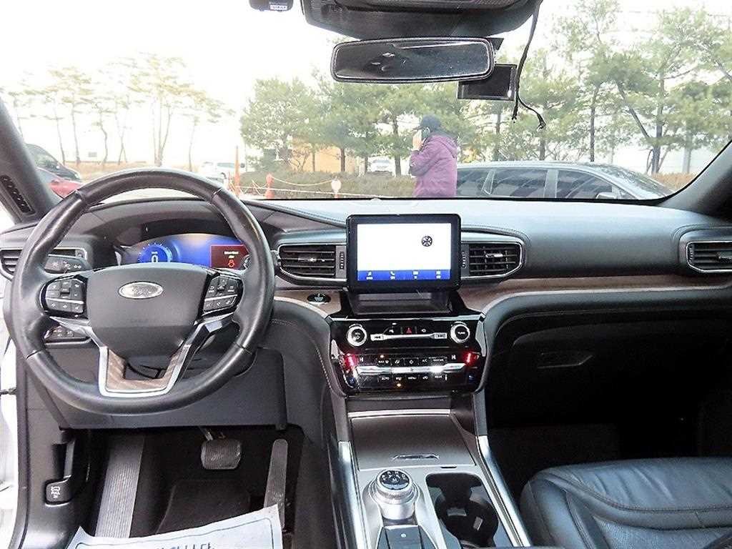 포드 익스플로러 익스플로러 6세대 3.0 AWD 플래티넘 이미지 7