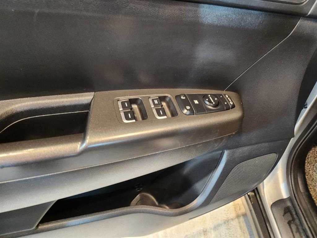 기아 스포티지 스포티지 더 볼드 2.0 디젤 2WD 프레스티지 이미지 12