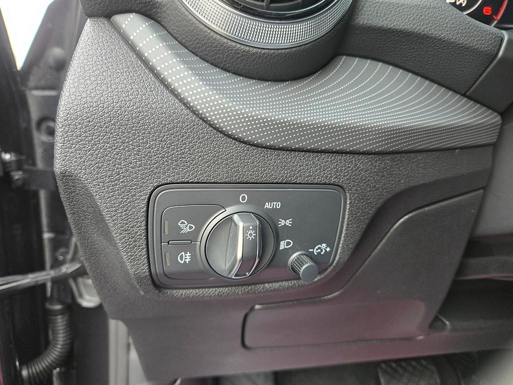 아우디 Q2 35 TDI 프리미엄 이미지 13