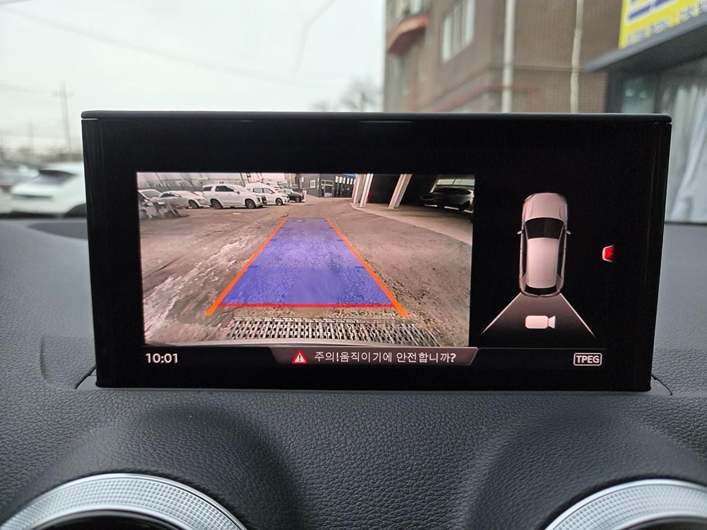 아우디 Q2 35 TDI 프리미엄 이미지 17