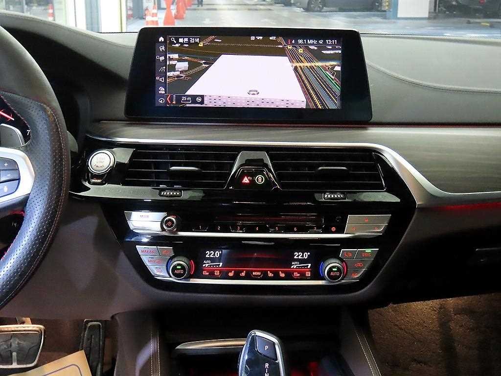 BMW 5시리즈 5시리즈 (G30) 530i xDrive M 스포츠 플러스 이미지 11