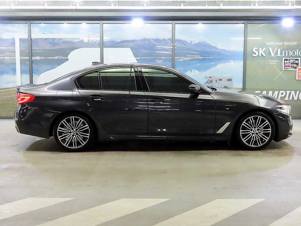 BMW 5시리즈 5시리즈 (G30) 530i xDrive M 스포츠 플러스 이미지 3
