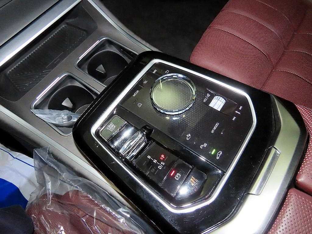 BMW 7시리즈 7시리즈 (G70) 740d xDrive 디자인 퓨어 엑셀런스 이미지 12