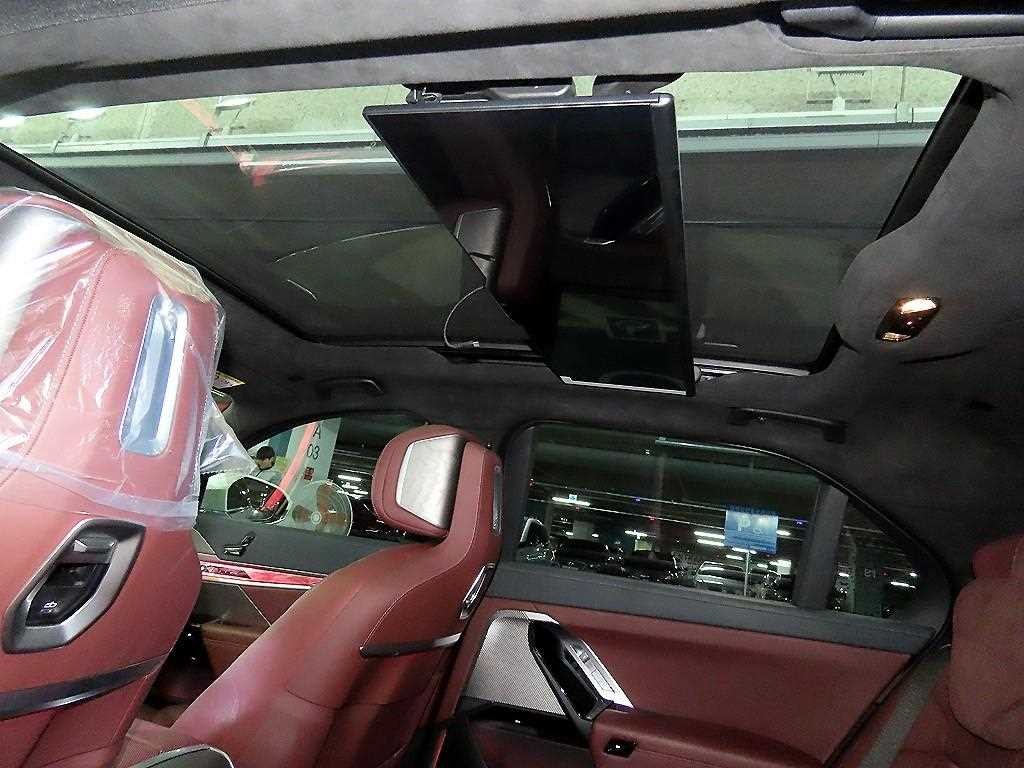 BMW 7시리즈 7시리즈 (G70) 740d xDrive 디자인 퓨어 엑셀런스 이미지 15