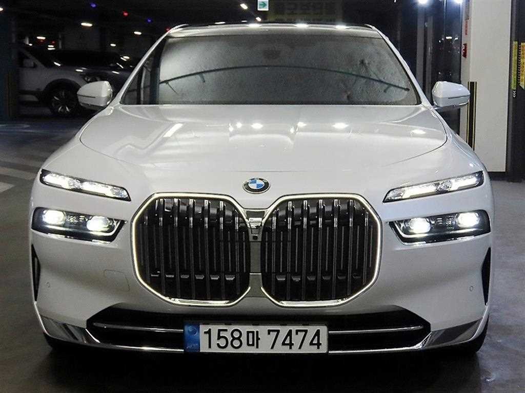 BMW 7시리즈 7시리즈 (G70) 740d xDrive 디자인 퓨어 엑셀런스 이미지 2