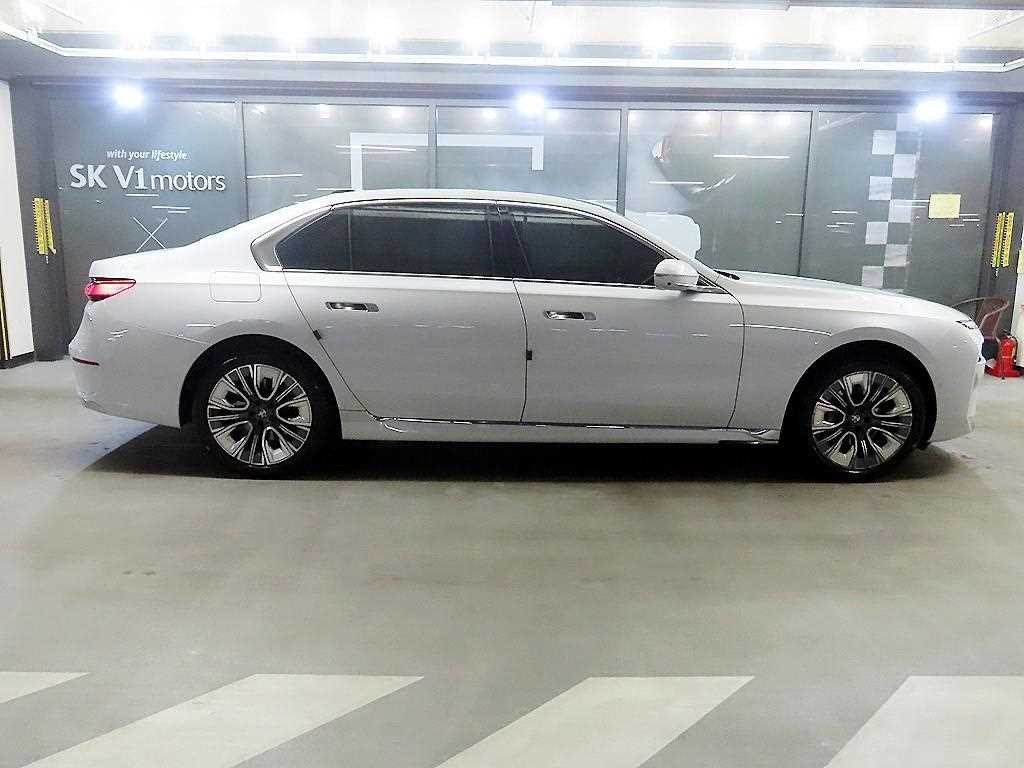 BMW 7시리즈 7시리즈 (G70) 740d xDrive 디자인 퓨어 엑셀런스 이미지 3
