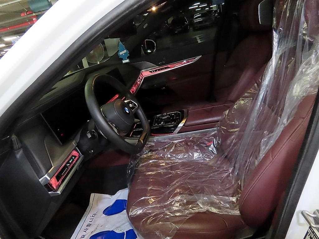 BMW 7시리즈 7시리즈 (G70) 740d xDrive 디자인 퓨어 엑셀런스 이미지 6