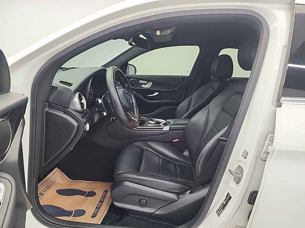 벤츠 GLC 클래스 GLC클래스 X253 GLC 300 4MATIC 쿠페 이미지 11