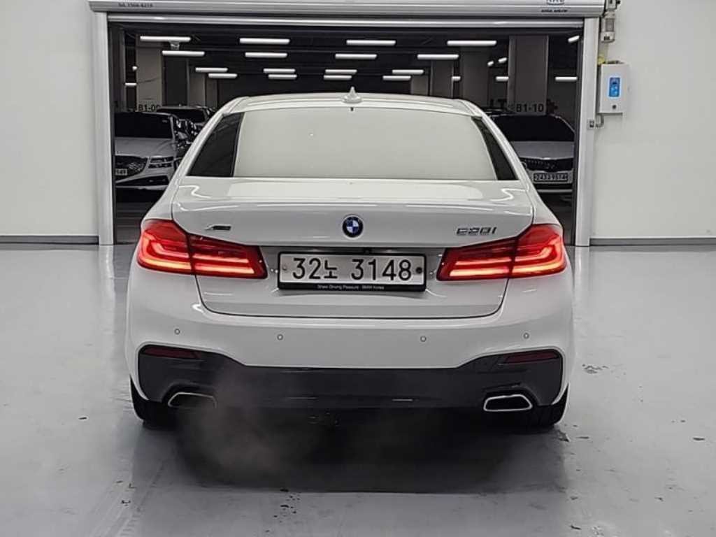 BMW 5시리즈 5시리즈 (G30) 530i xDrive M 스포츠 이미지 4