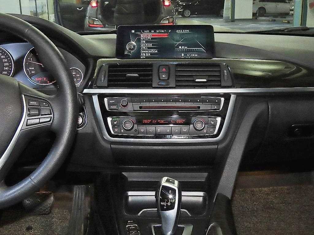 BMW 4시리즈 4시리즈 (F32) 420d 그란쿠페 럭셔리 이미지 11