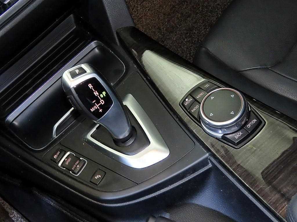 BMW 4시리즈 4시리즈 (F32) 420d 그란쿠페 럭셔리 이미지 12