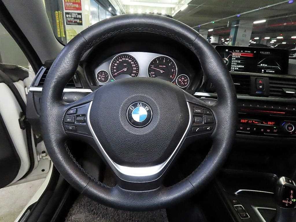 BMW 4시리즈 4시리즈 (F32) 420d 그란쿠페 럭셔리 이미지 8