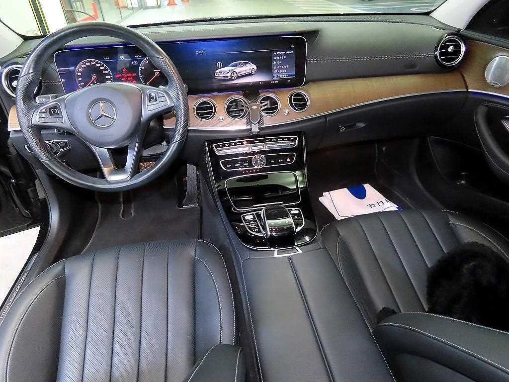 벤츠 E 클래스 E-클래스 W213 E300 4MATIC 익스클루시브 이미지 10